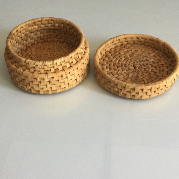 Vintage Round Lidded Basket - Picture 2 of 6